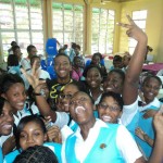 El Colegio de Wolmer's para Muchachas en Kingston hospeda a los atletas juveniles de Colombia (Nov 2011)