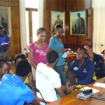 Atletas colombianos con estudiantes del club de español de la universidad (University of the West Indies) Nov 2011